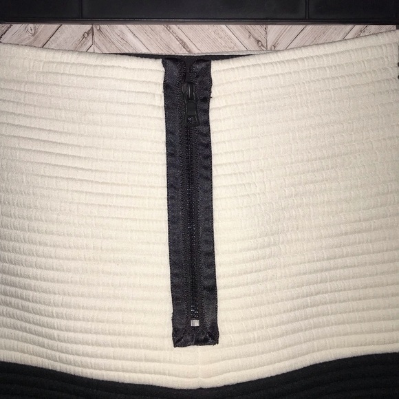 SOLD ALice & Olivia Lennon Crossover Angled Skirt - Picture 4 of 7